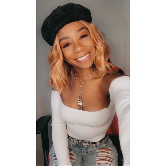 Meet your Posher, Akilah - Picture 2 of 2